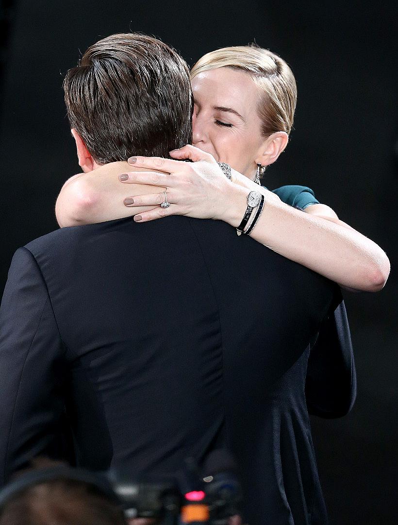 © Getty images, Леонардо получава прегръдка от Кейт