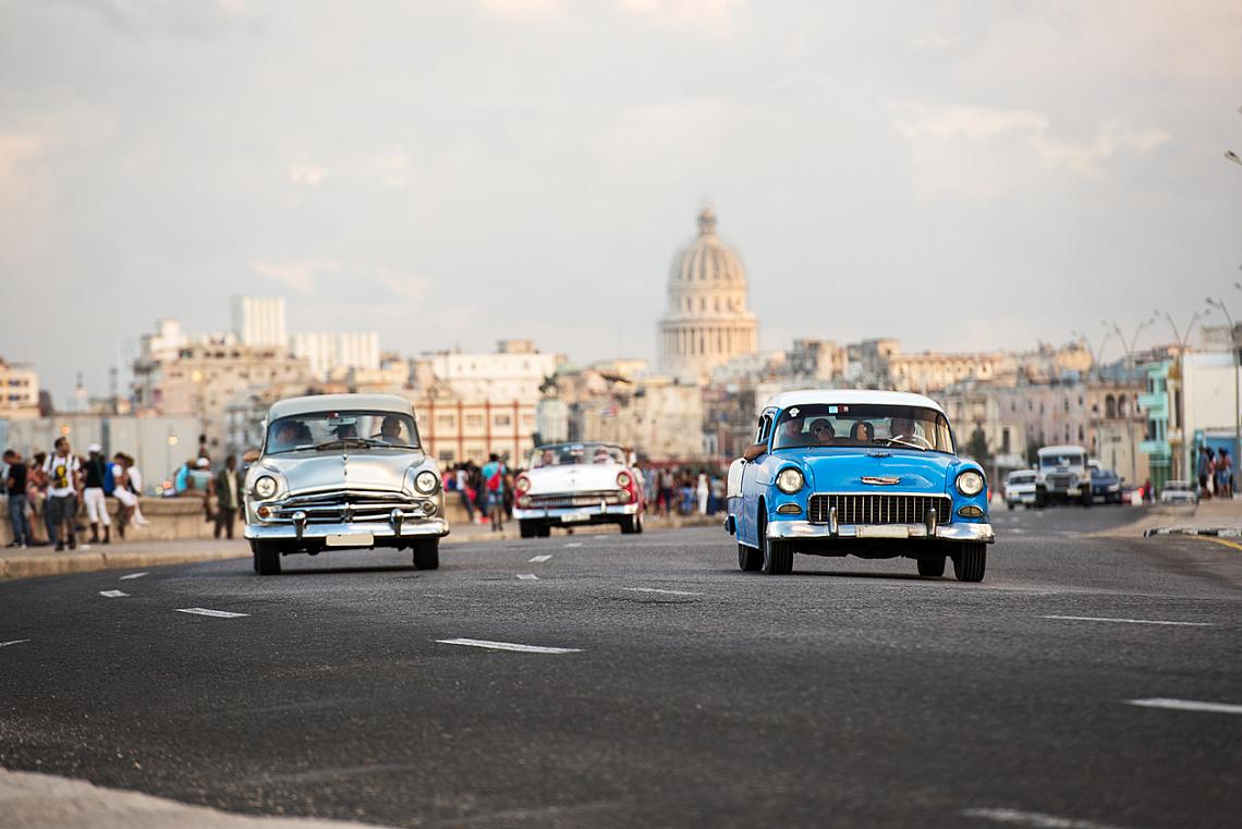 © iStock, Открийте разликите: Капитоля на фона на реалния трафик в Хавана.
