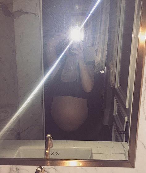 © Instagram, Последната снимка на Ким преди раждането на второто дете.