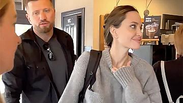 Видеото е заснето в едно от кафенетата Лвов където Джоли