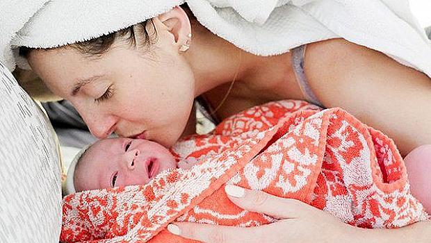 Дъщерята на Сюзън Сарандън снима раждането на сина си от началото до края