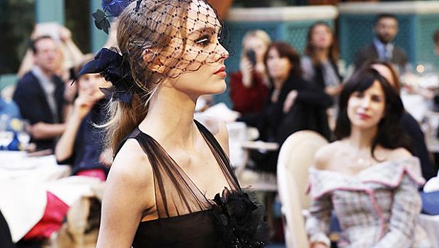 Лили-Роуз Деп направи дебют на модния подиум за Chanel