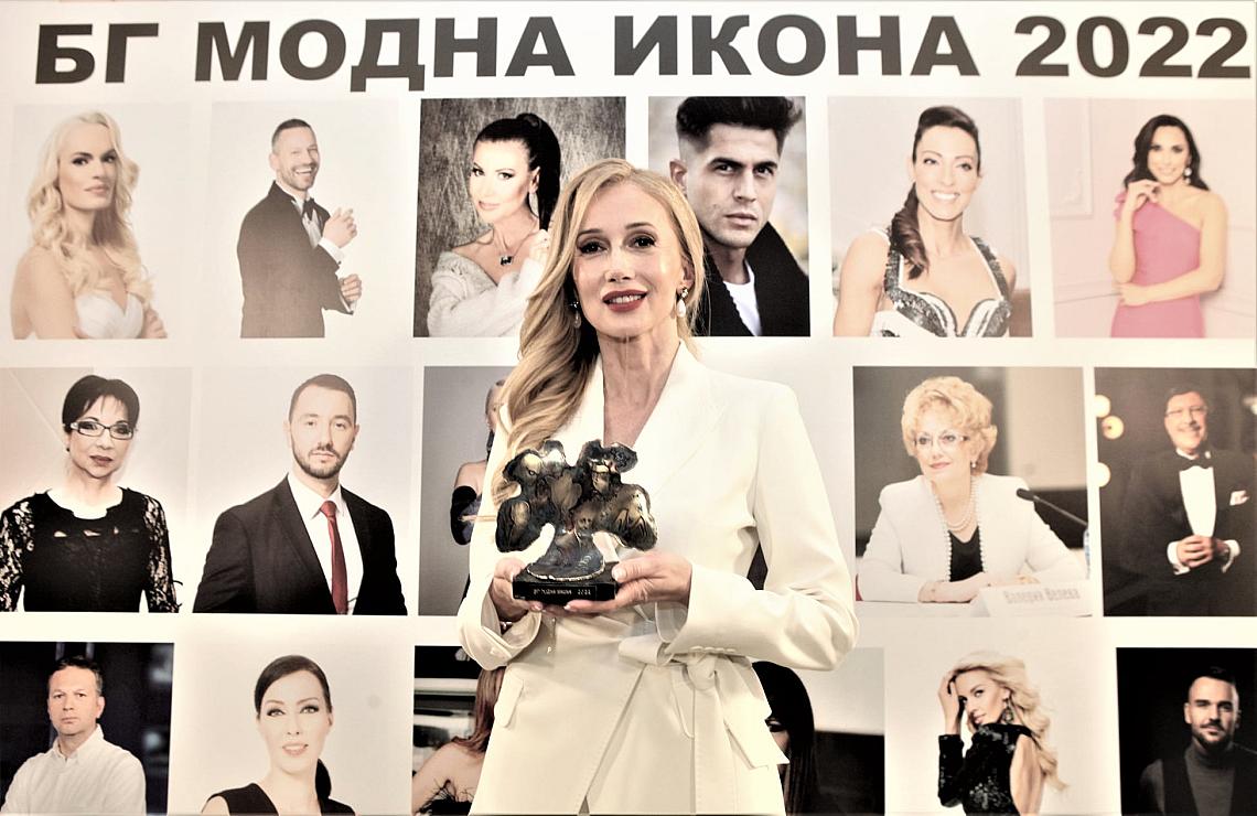Елена Караколева с наградата