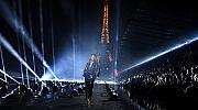 Наоми Кембъл закри шоуто на Saint Laurent