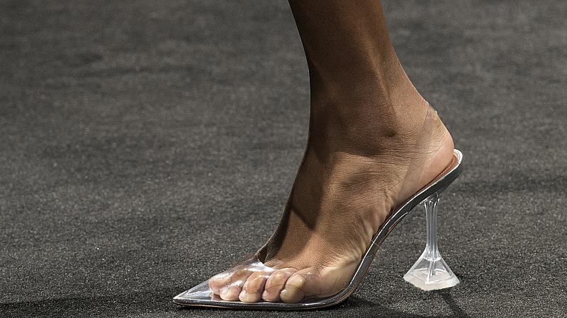 Последният писък на модата: Невидими обувки