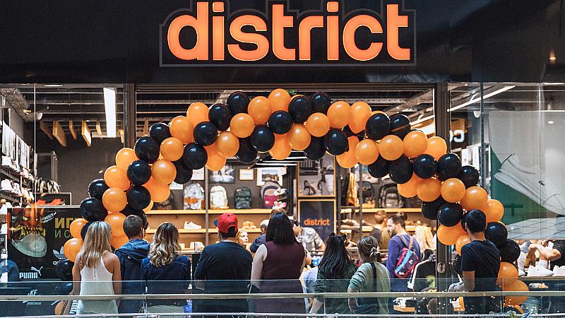 District - новият магазин за кецове, спортни и ежедневни обувки в Paradise Center