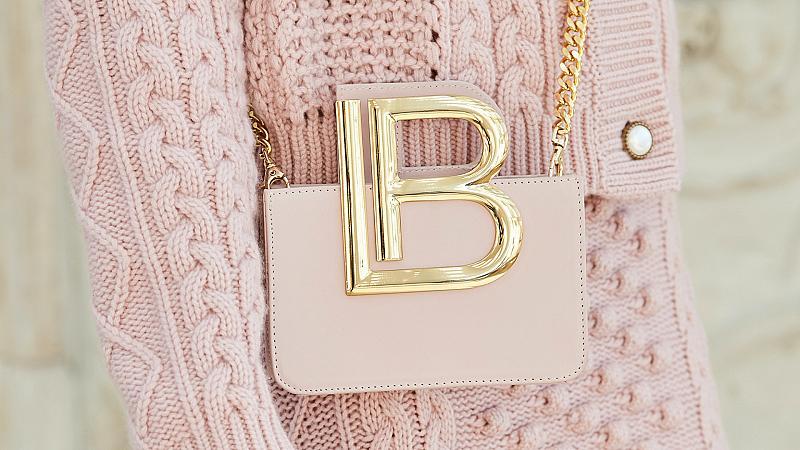 В гардероба на Барби: 10 розови чанти за сладка бонбонена визия
