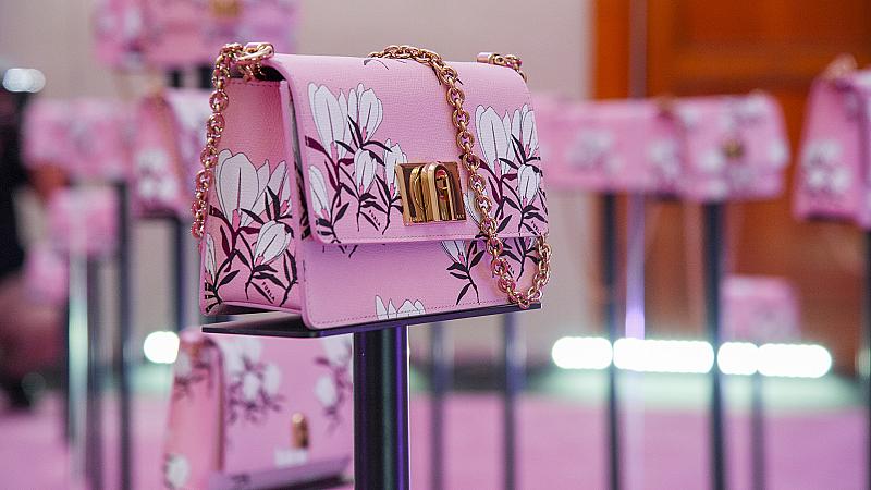 Триумфът на розовите чанти: 20 модела, които ще ви впечатлят