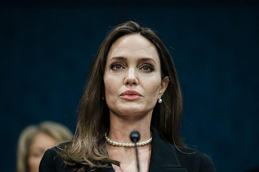 Анджелина Джоли, която е посланик на добра воля на ООН,