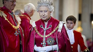 Преди ден стана известно че Елизабет II официално напуска Бъкингамския