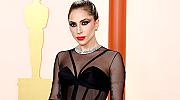 Оскари 2023: Лейди Гага позира в последен модел на Versace