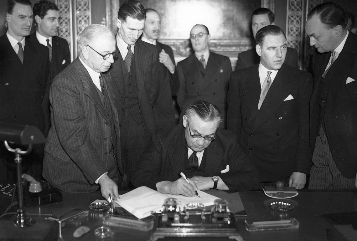 Подписването на Парижкия мирен договор (1947)