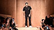 Рикардо Тиши превзема модния подиум в Лондон