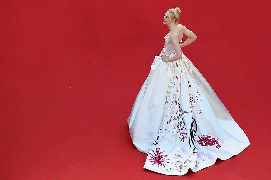 Ел Фанинг в рокля на Vivienne Westwood