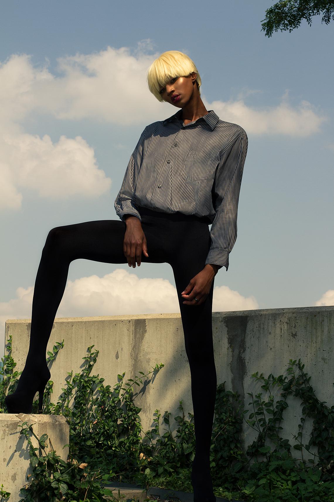 Блуза - Kartel NYC / Панталон - Stylists&rsquo; own / Обувки - Prada Black Suede Platform Pumps
