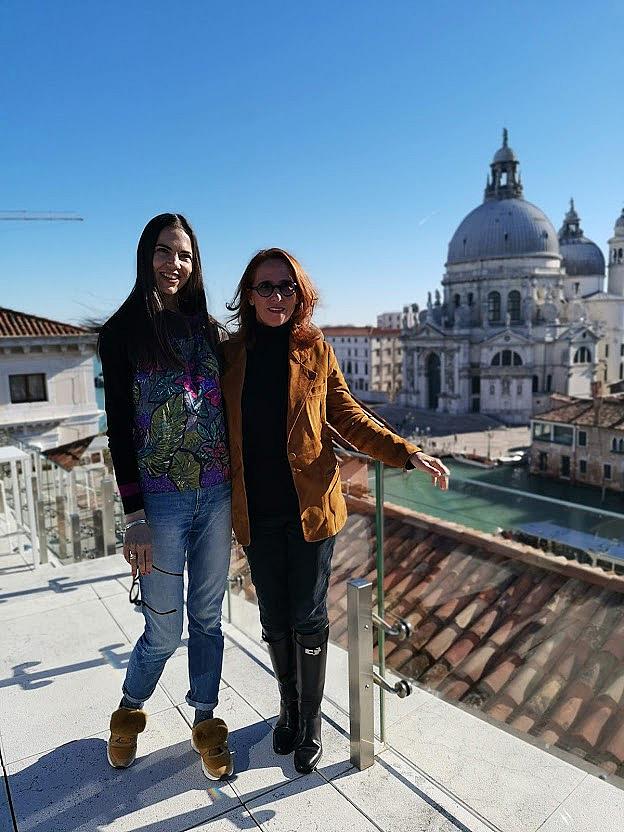 Кристин Нажел с главния редактор на ELLE Мария Георгиева във Венеция