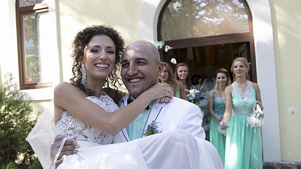 Лятна сватба през септември - Румънеца мина под венчило