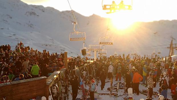 Апре-ски парти в най-високия планински бар във Вал Торенс
