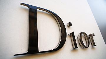 Dior и Givenchy започват производство на дезинфектант за болници