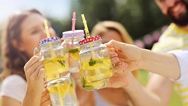Най-освежаващите летни лимонади без захар, които може да приготвим лесно и сами