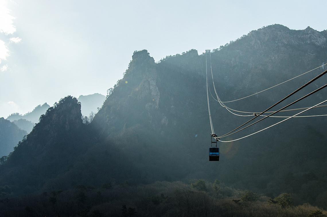 Лифт в национален парк Сораксан - една от най-красивите и най-високи планини тук.