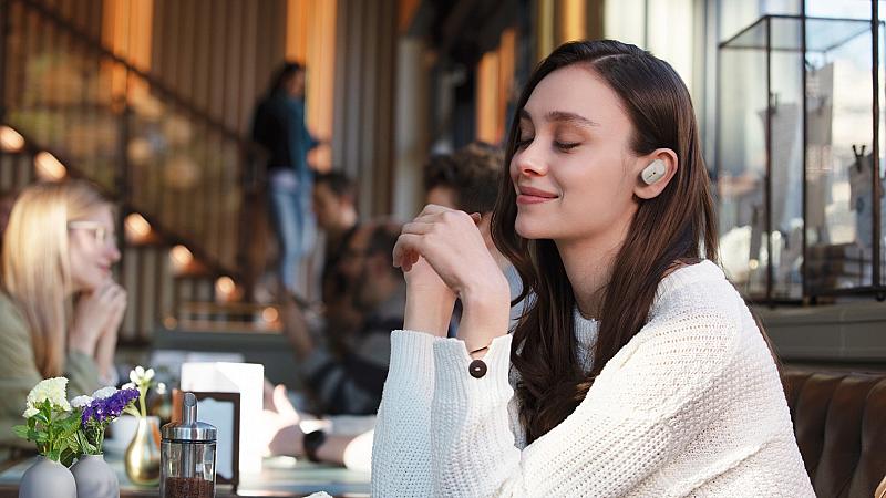 Новите слушалки на Sony: без шум, без кабели, без разсейване