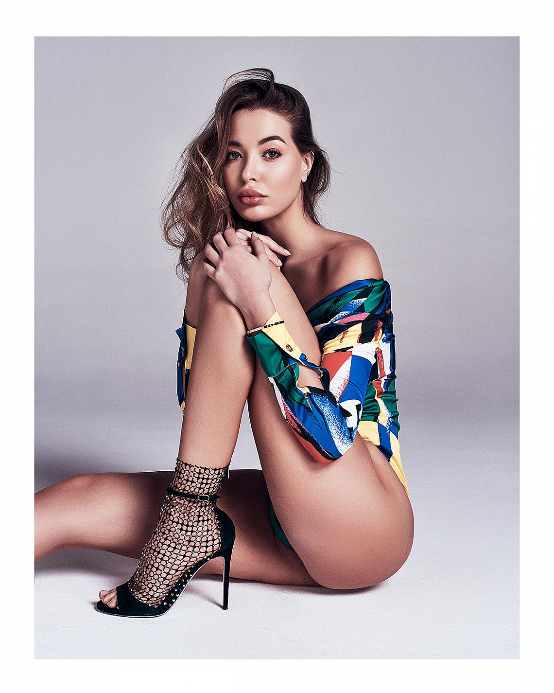 &lt;p&gt;Топ Versace, сандали Rene Caovilla&lt;/p&gt;&lt;p&gt;&lt;br&gt;&lt;/p&gt;&lt;p&gt;Фотографии Jeremy Zaessinger, стайлинг Nataline Mattar, модел Alicia Faubel&lt;/p&gt;